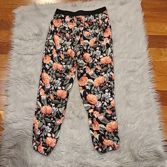 Abercrombie and fitch womens black and pink floral light weight jogger pants - Picture 5 of 7